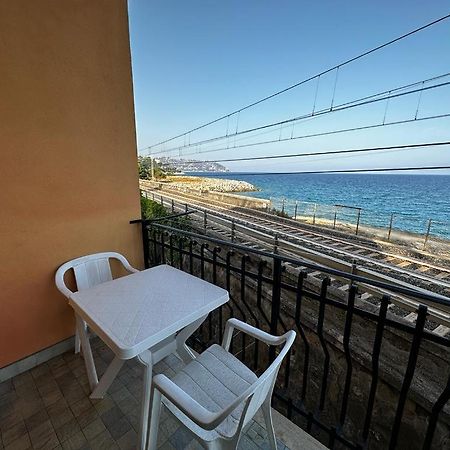 La Via Sul Mare Lägenhet Bordighera Exteriör bild